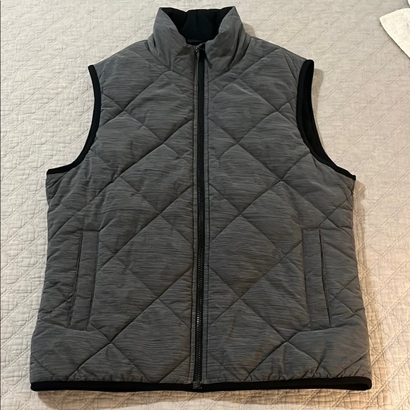 Like NEW w/o tags Banana Republic Gray Quilted Reversible Vest - Picture 1 of 1
